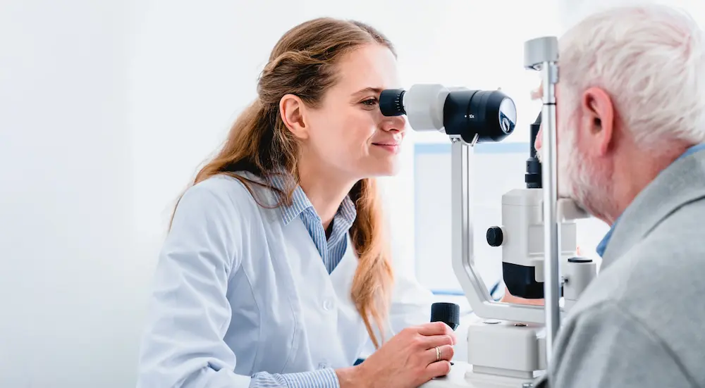 clinical-trial-eye-examination-patient-screening-tablet Clinician performing an eye examination during clinical trial patient screening